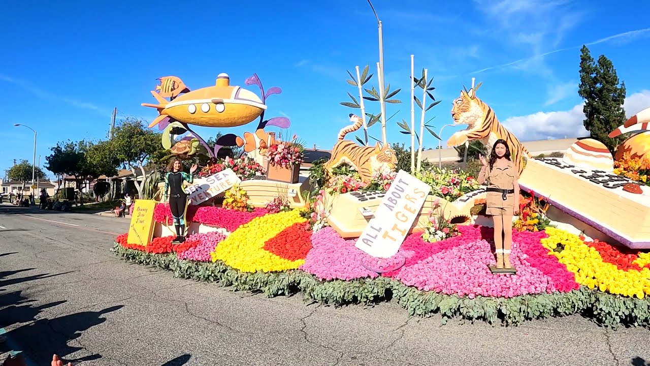 Rose Parade 2022 - Tournament of Roses 2022 - End of Parade Route Pasadena - New Year's Day 2022