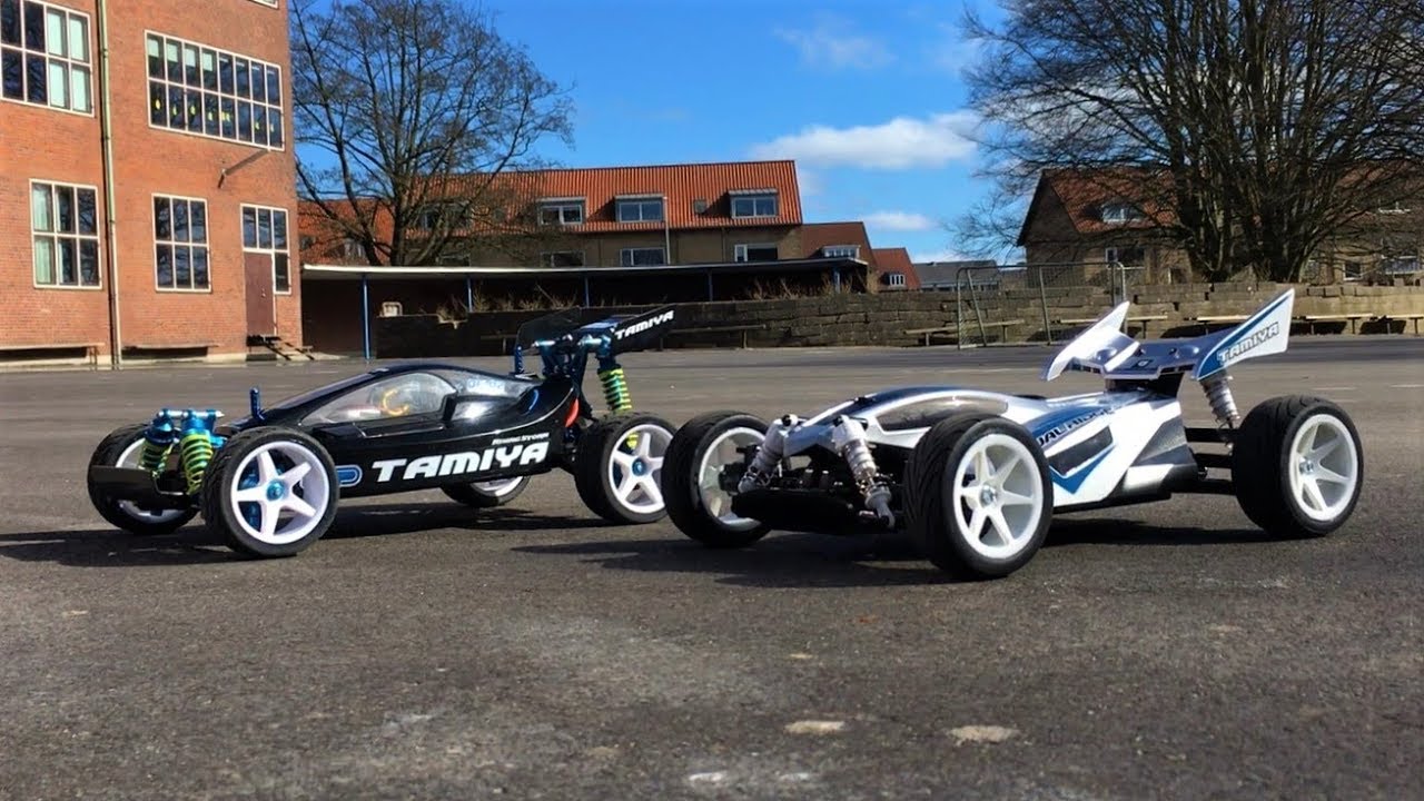 Tamiya DF-02 vs Tamiya TT-02B: 1/10 4WD On Road Rock 'n' Run! (and Speed Test!)