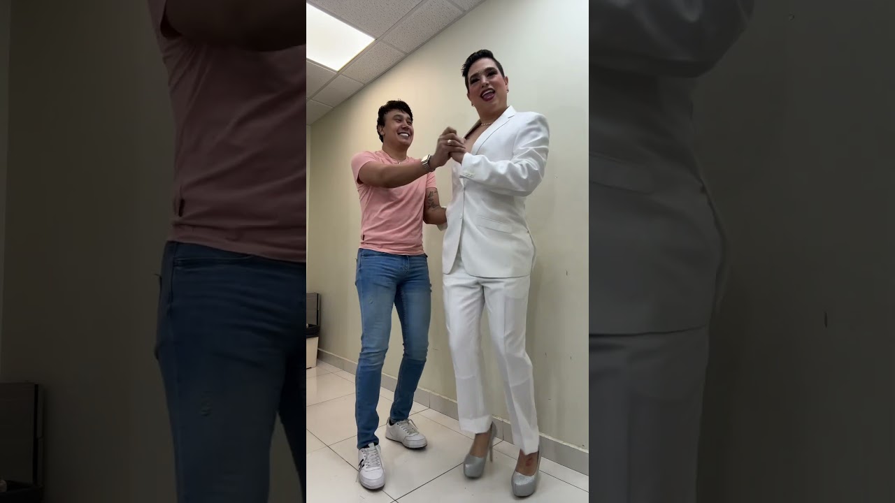 Dancing with the head nurse of the IMSS