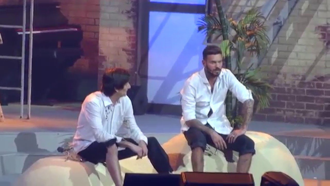 Les Enfoirés 2016 - Intermède - L'île déserte avec M. Pokora, Lorie & Pierre Palmade
