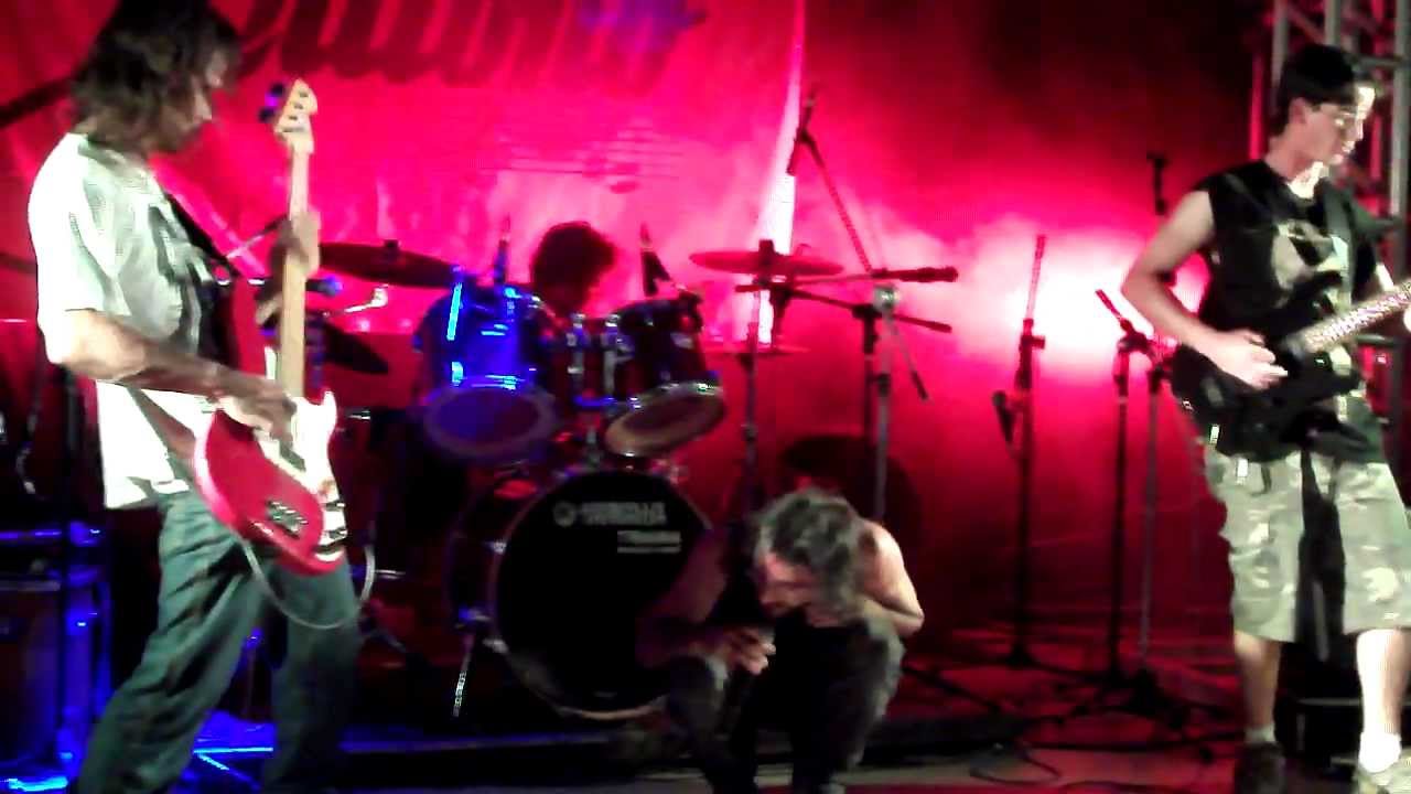 TRITONO -Entersandman- Seek and Destroy.