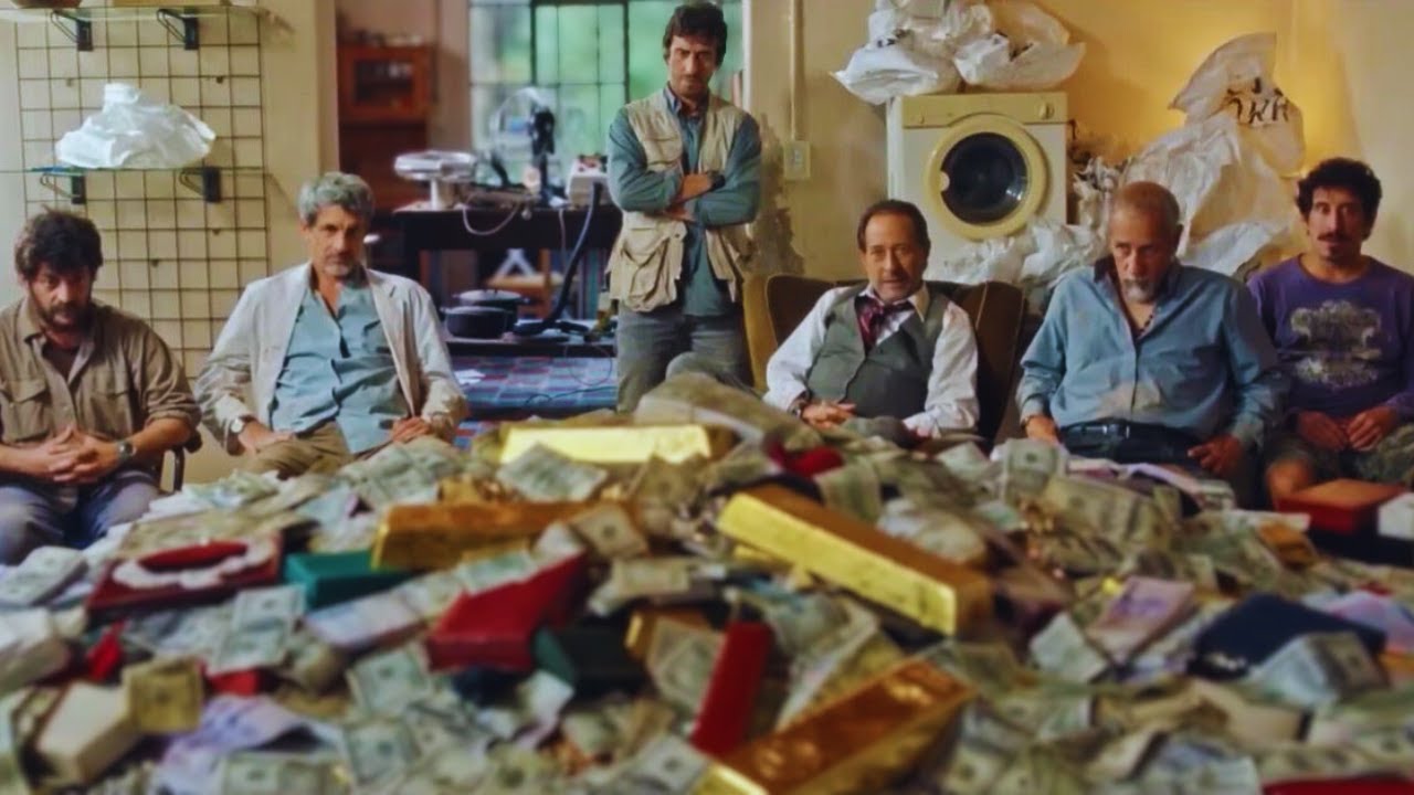 Genius Criminals Pull Off a Bank Heist With Fake Guns — And Trick the Entire Police Force