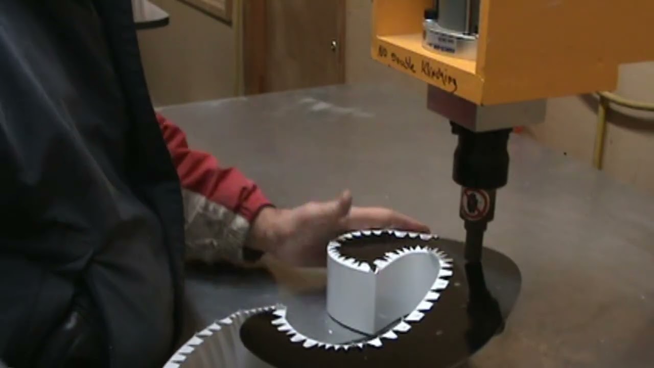 Clinching Machine for Sign Making