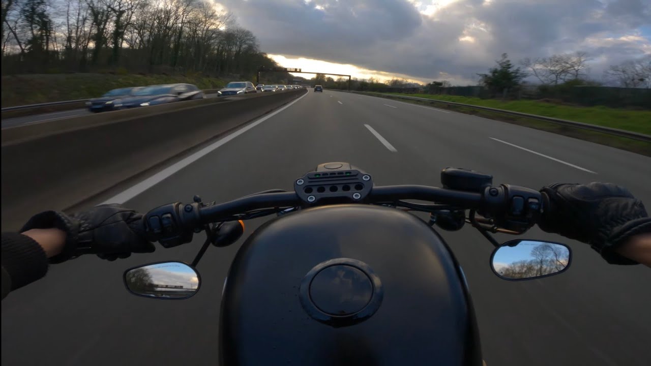 Skipping traffic - Harley-Davidson iron 883 [PURESOUND] 4K