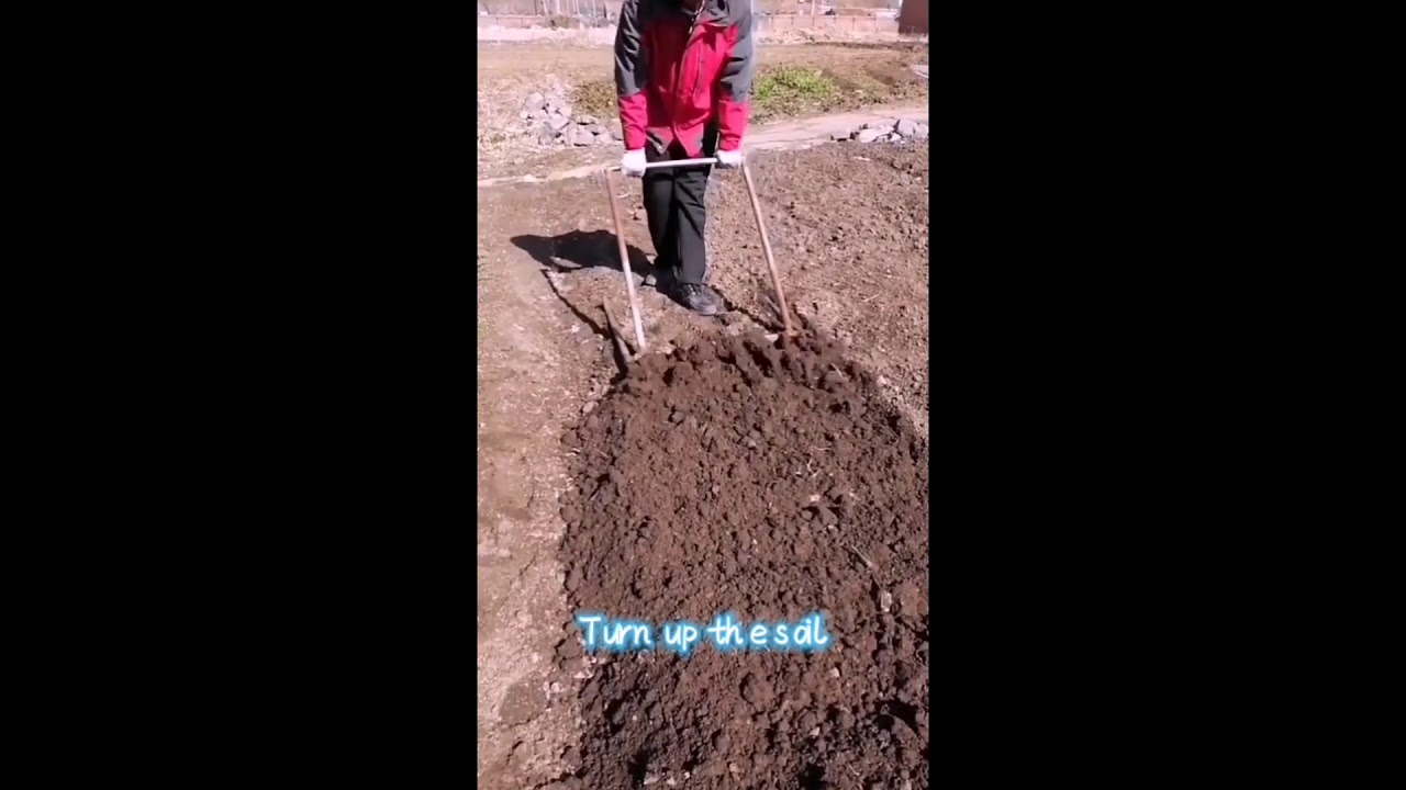 Smart Chinese farmers have made many simple agricultural tools.