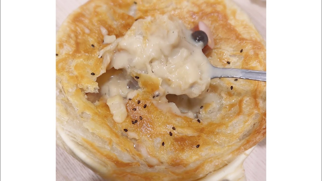 酥皮奶油蘑菇濃湯：Puff Pastry Creamy Mushroom Soup：