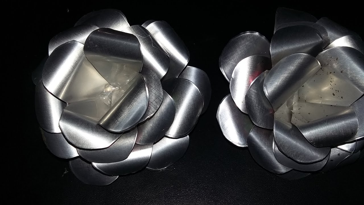 ROSAS RECICLANDO LATAS DE REFRESCO