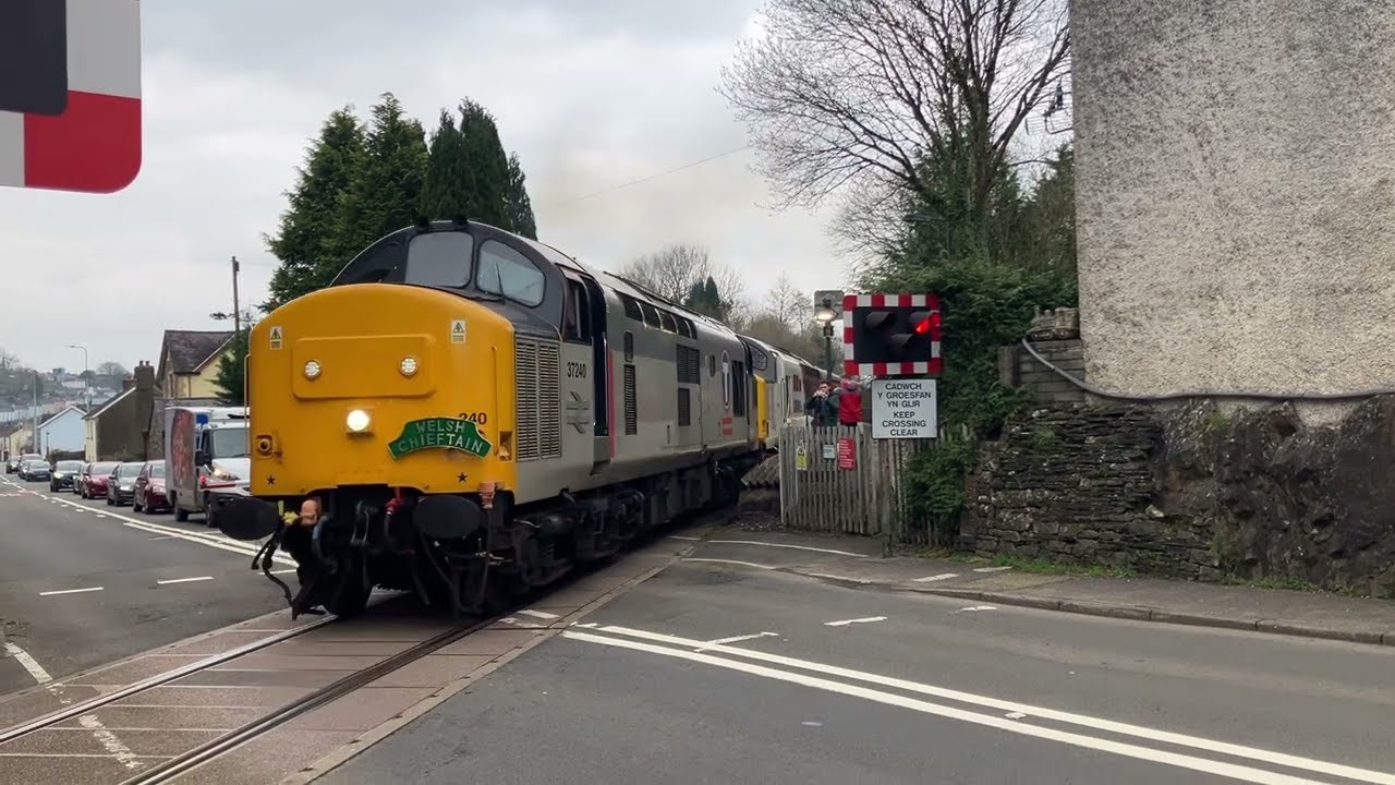 *Vintage Trains Class 37 Railtour!* Ffairfach Station Level Crossing (Carmarthenshire) 7/3/26