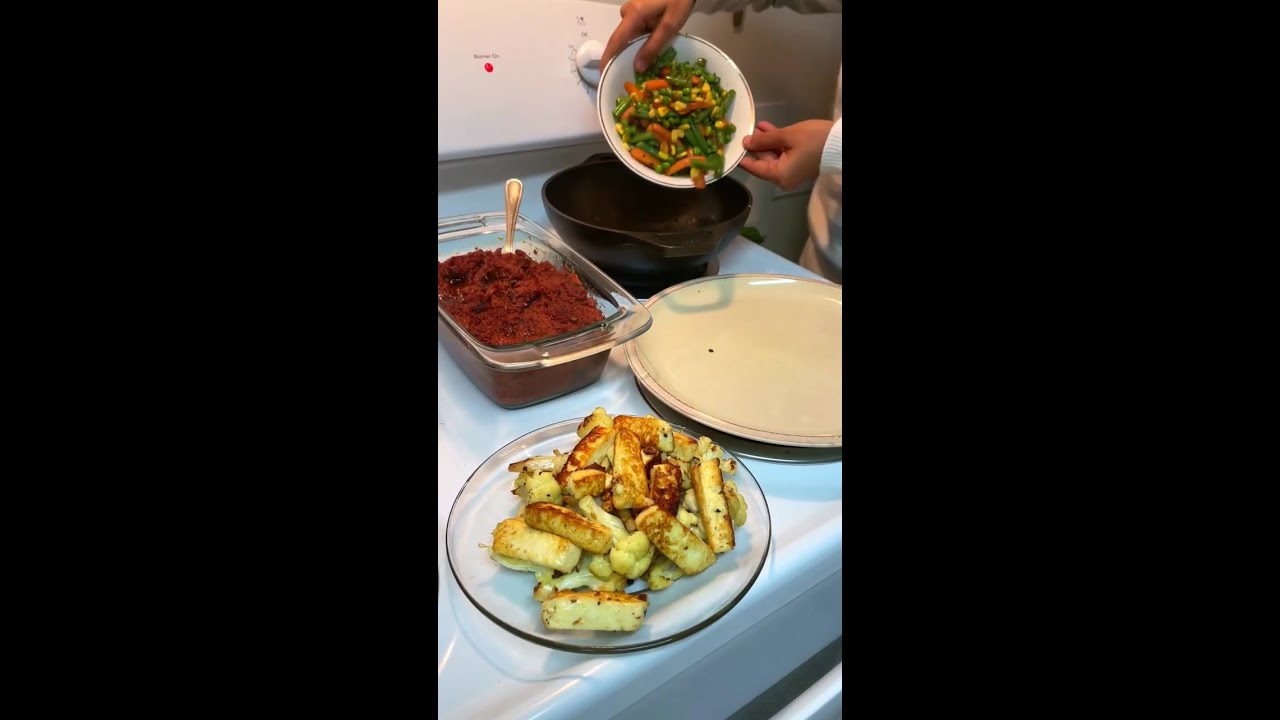 आज बनायीं मैजिकल ग्रेवी और खूब सारी सब्जियां साथ में नान | Dum aloo | Mixed veg | shahi paneer