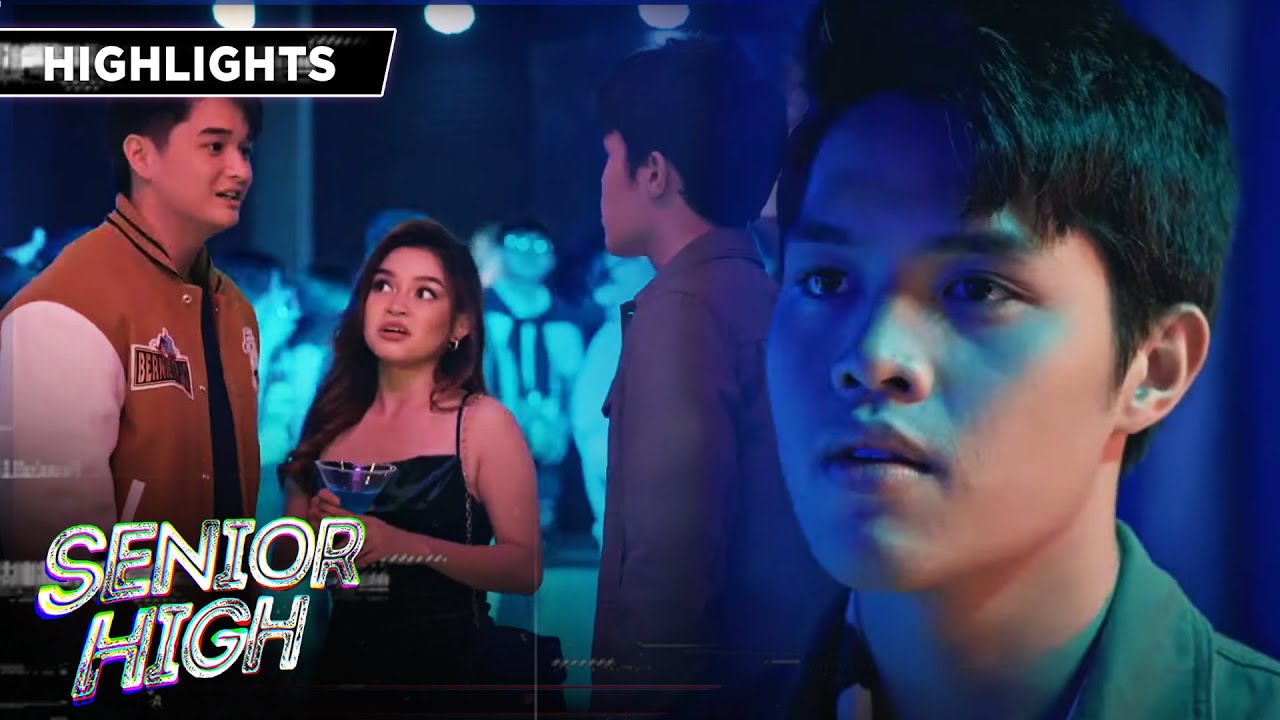 Archie notices Roxy at the bar | Senior High (w/ English Subs)