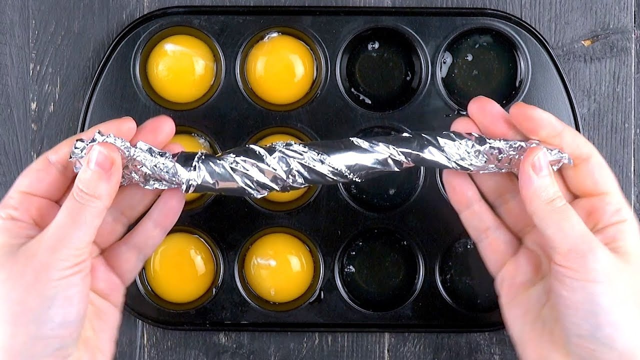 Separate 6 Raw Eggs In The Muffin Pan – The End Result Will Blow You Away