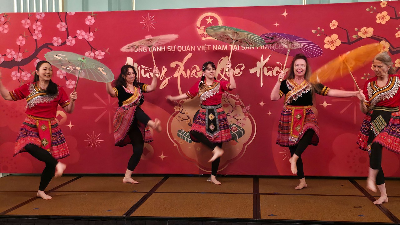 Happy Lunar New Year/CHÚC MỪNG NĂM MỚI College of Alameda Dance Department and VibeX Dance Studio