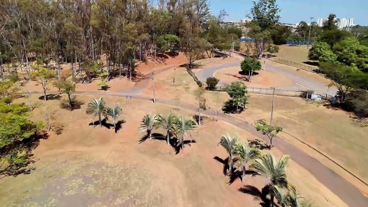 Parte recreativa do Parque Ecológico Monsenhor Emílio José Salim em Campinas, SP.