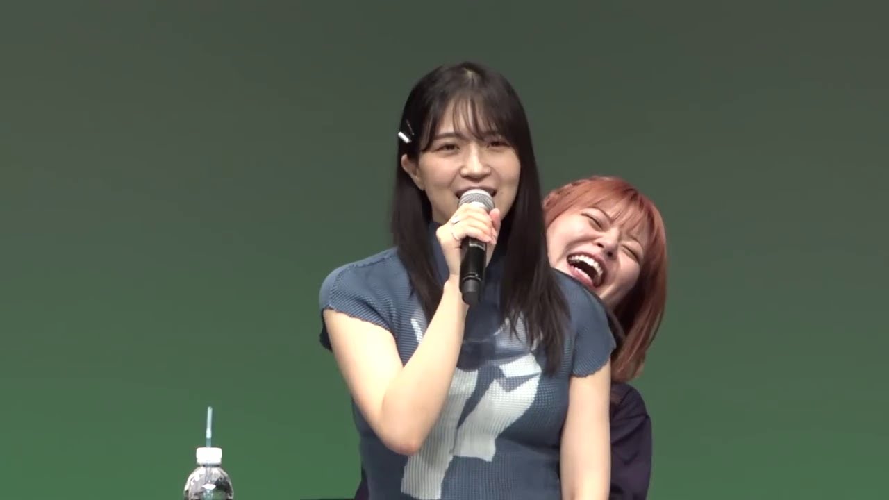 膝にお尻を乗せ合う鈴代紗弓さんと大西沙織さん　「はーい!鈴代です!今行きまーす!」第3回番組単独イベント第1部