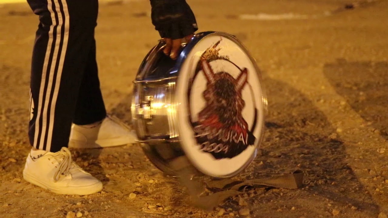 هذه انطلاقة الاحتفال .. احتفال بمرور عقد على خلق مجموعة أولتراس الساموراي .. درس جديد في الطريق اليك