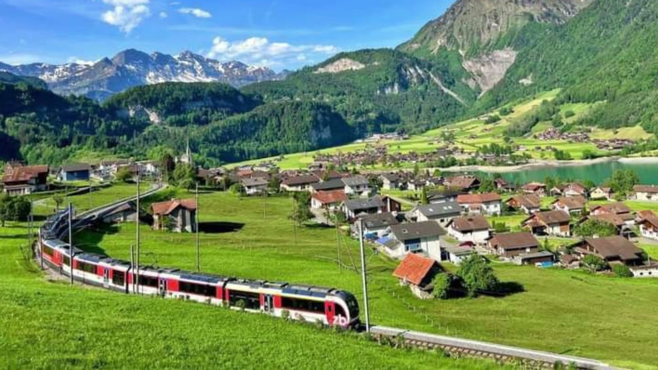 Comfortable Train Journey (Lyrics)