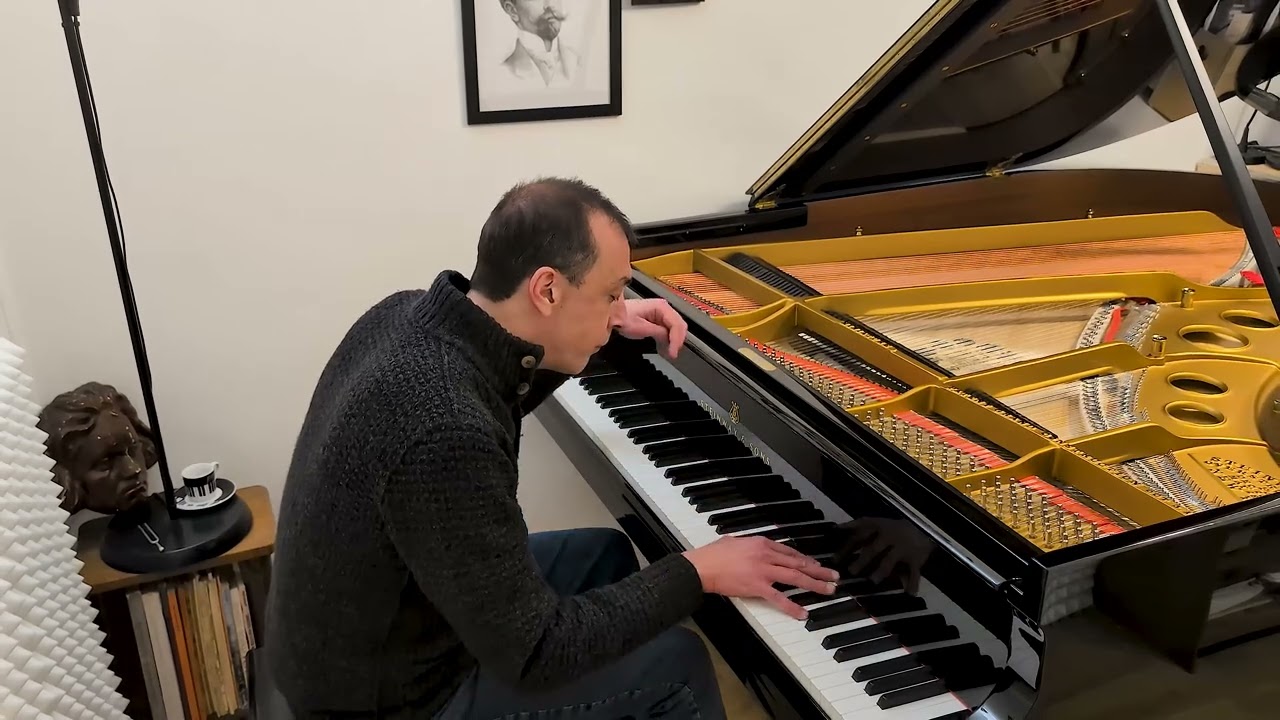 C. Debussy - Masques. Piano - Andrea Vivanet