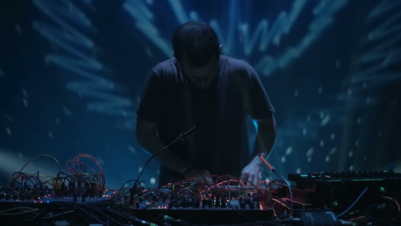 『𝒔𝒍𝒐𝒘 & 𝒓𝒆𝒗𝒆𝒓𝒃』 Floating Points - Floating Points - Anasickmodular (Official Video)