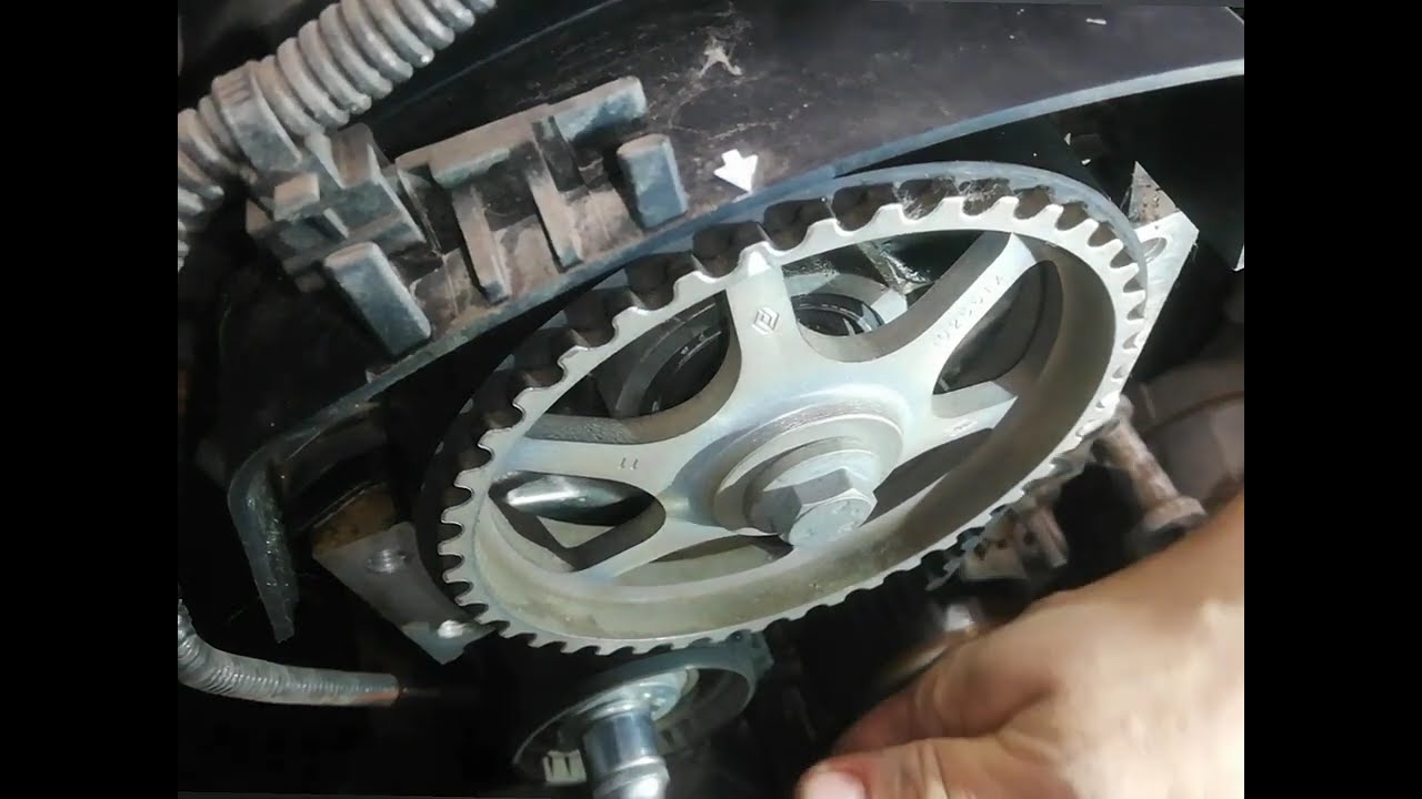 Dacia/Renault (2014) 1.2 16V D4F 55kW timing belt and water pump replacement...