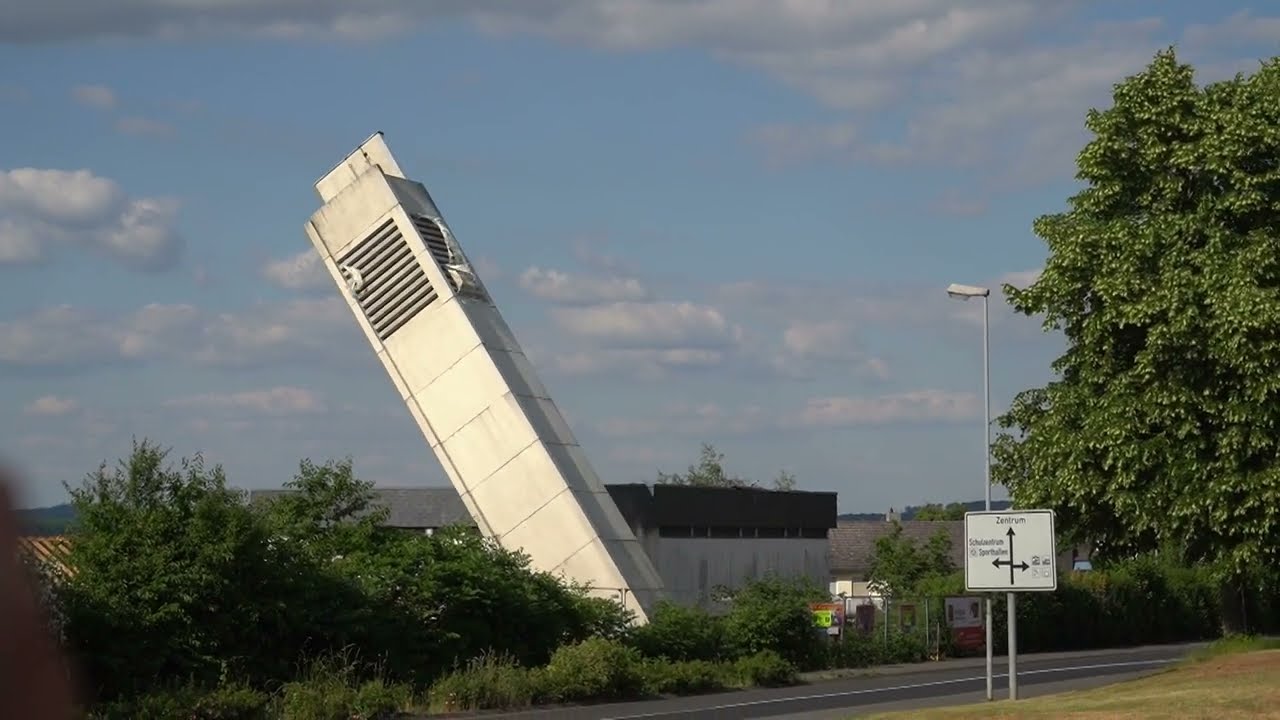 Sprengung des "Kirchturms" in Montabaur 💥 Glockenturm der Martin-Luther-Kirche Montabaur gesprengt