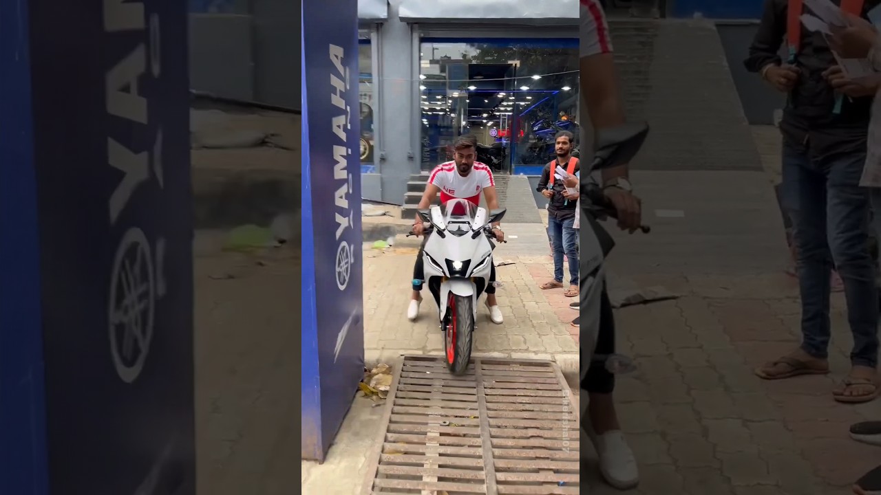 Yamaha R15 V4 On Road Price 🥰 #bike #r15 #r15v4 #yamaha #yamahar15