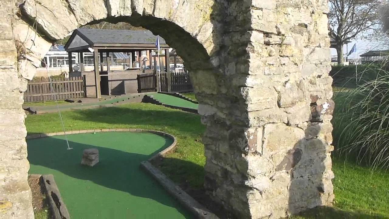 Mini Golf in Christchurch Part 2   Dorset   England   October 2014