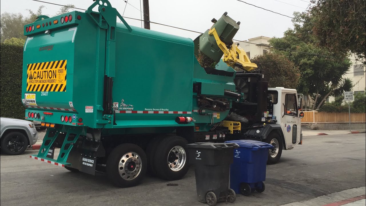 THE FIRST DaDee Scorpion Garbage Truck in California - In Action!