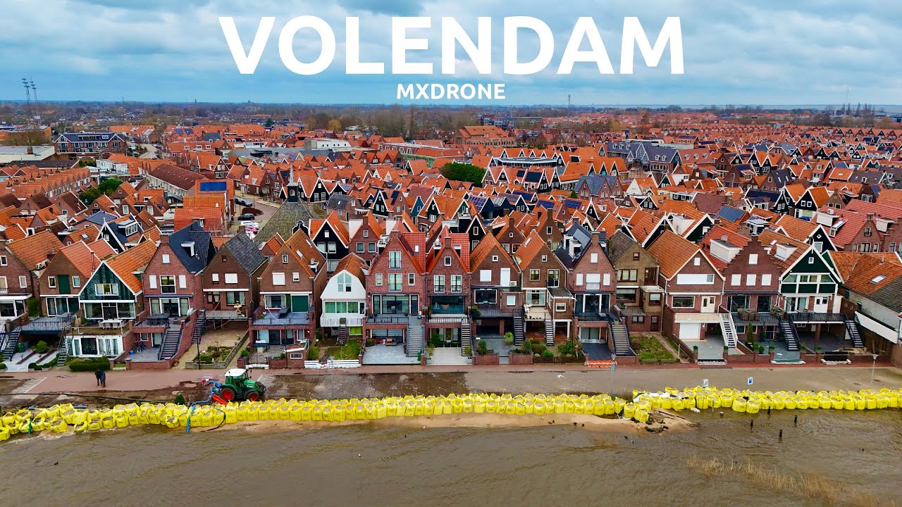 Drone beelden van het hoge water in Volendam