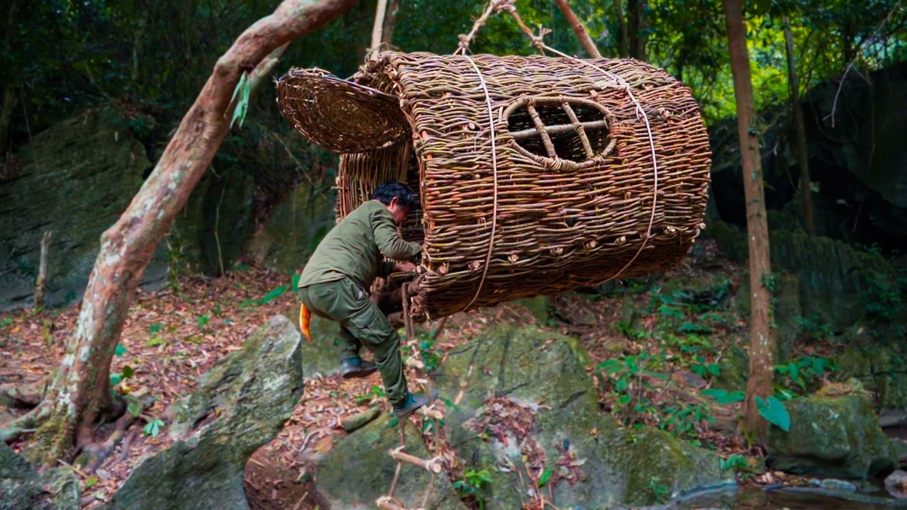 flying treehouse shelter high up in the trees. Survival skills for going into the forest alone.