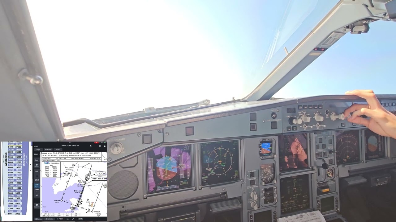 Airbus A330 Landing in Wuxi China, Airbus A330 Aterrizando en Wuxi China.