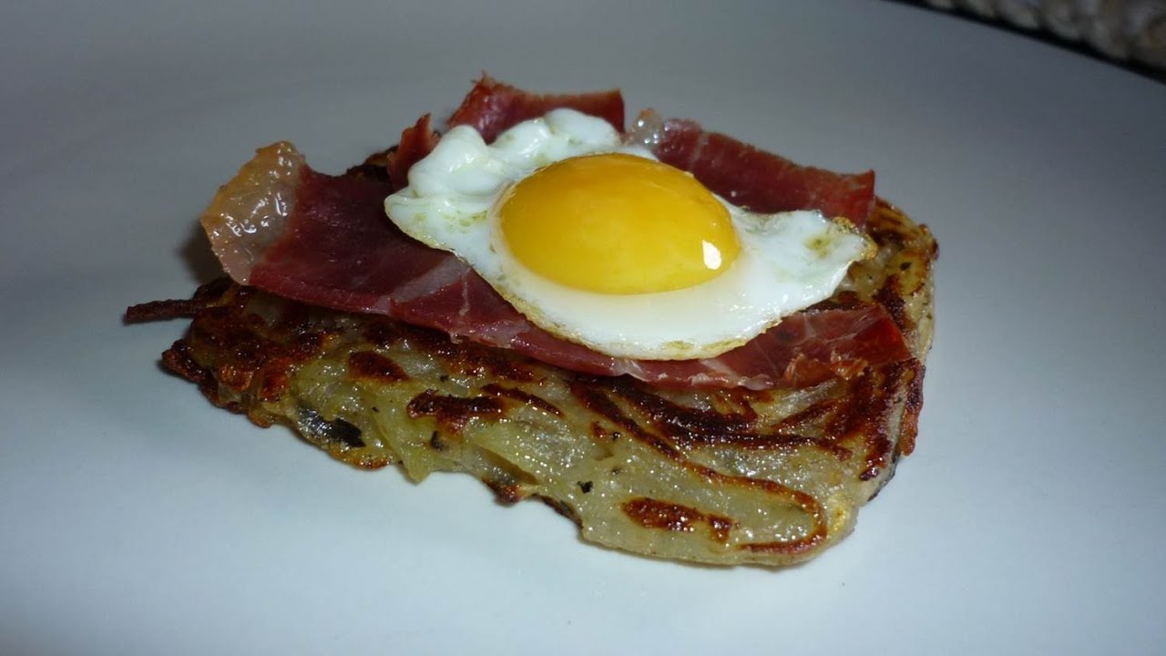 Rösti con jamón serrano y huevo de codorniz. Receta paso a paso. Carmen Cardenas.
