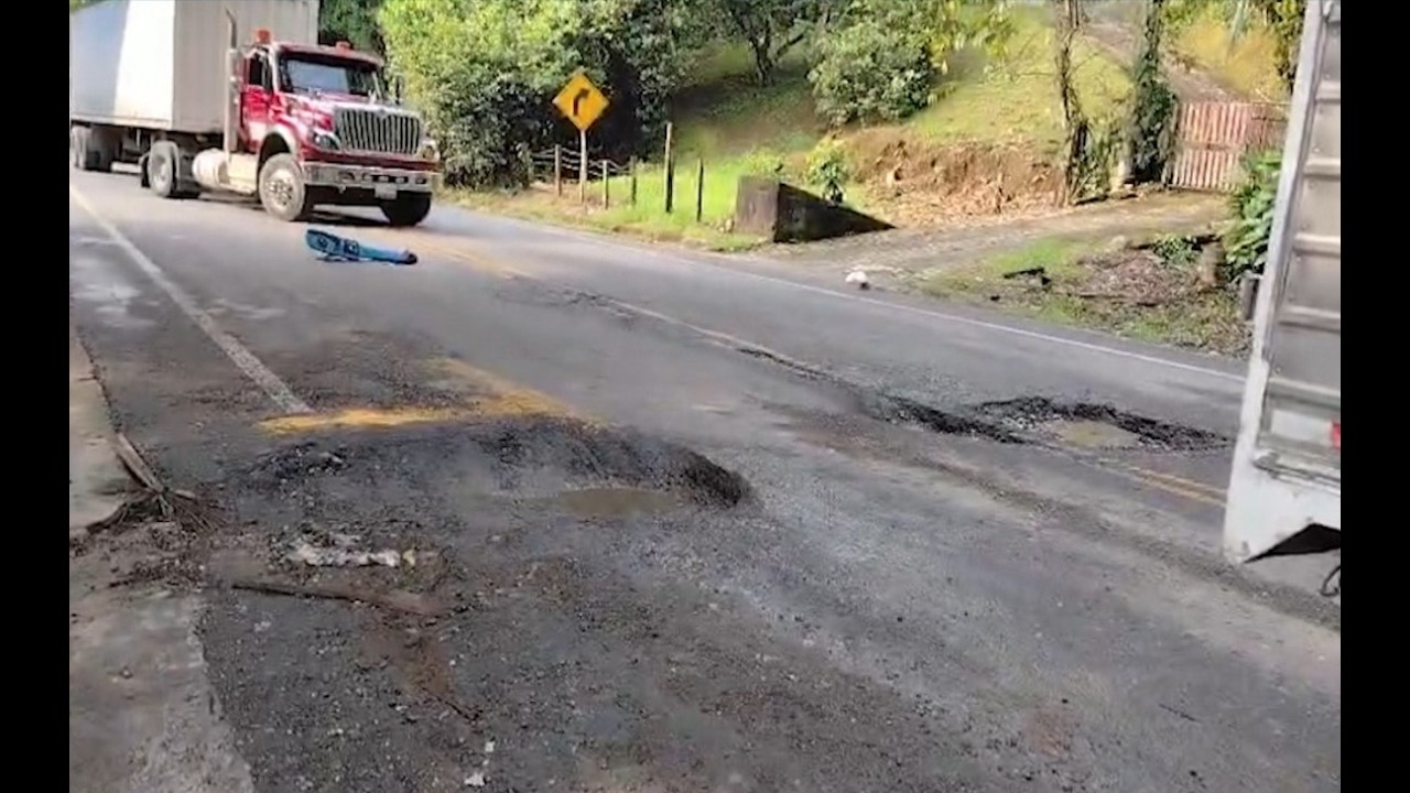 Denuncian mal estado de la autopista Medellín - Bogotá en el tramo Caño Alegre - Santuario
