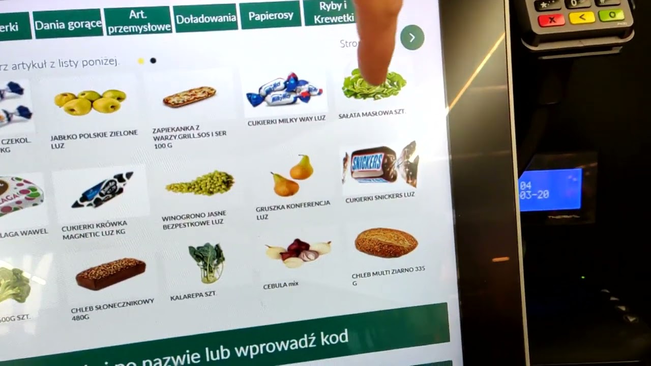 Kasa samoobsługowa w sklepie Biedronka. W Biedronce klient skasuje się sam