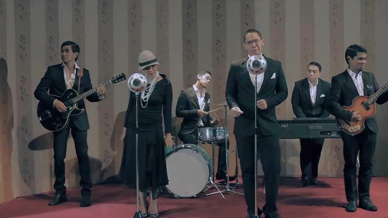 MALIQ & D'ESSENTIALS - MENARI  (2011) Official Music Video