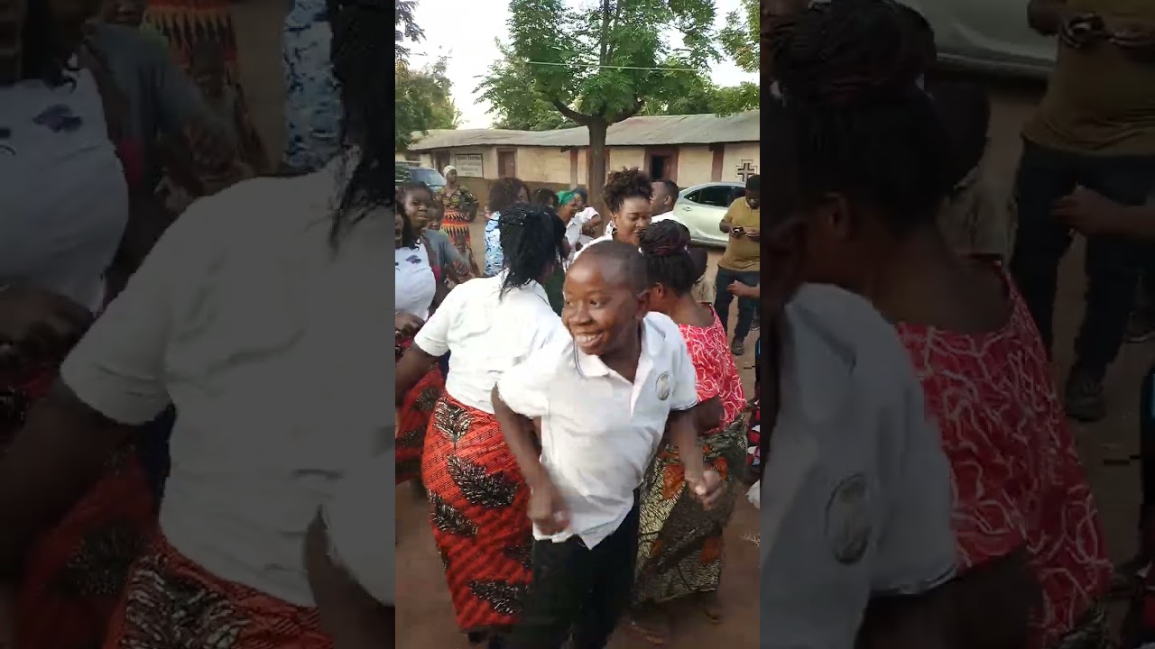 dança tradicional de Mecanhelas na acção de graças do padre Avelino Pio