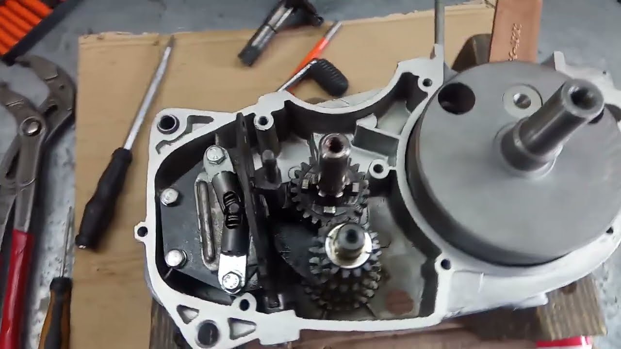 Silnik wsk 175, patent na luz dźwigni zmiany bieg&oacute;w, dystansowanie skrzyni, porady przy składaniu
