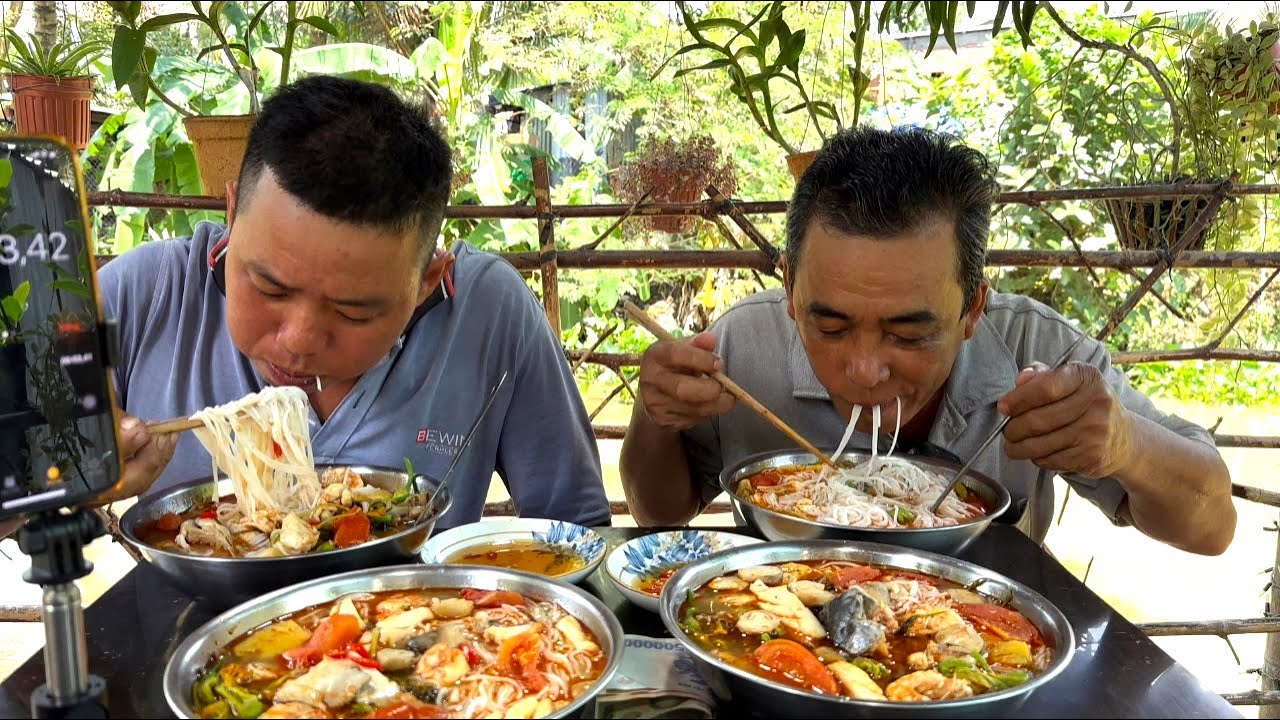 Tìm Được Đối Thủ Của Ba Móc Rồi - 14 Phút Ăn 7 Ký Bún Lẩu Chua | ATĐQ