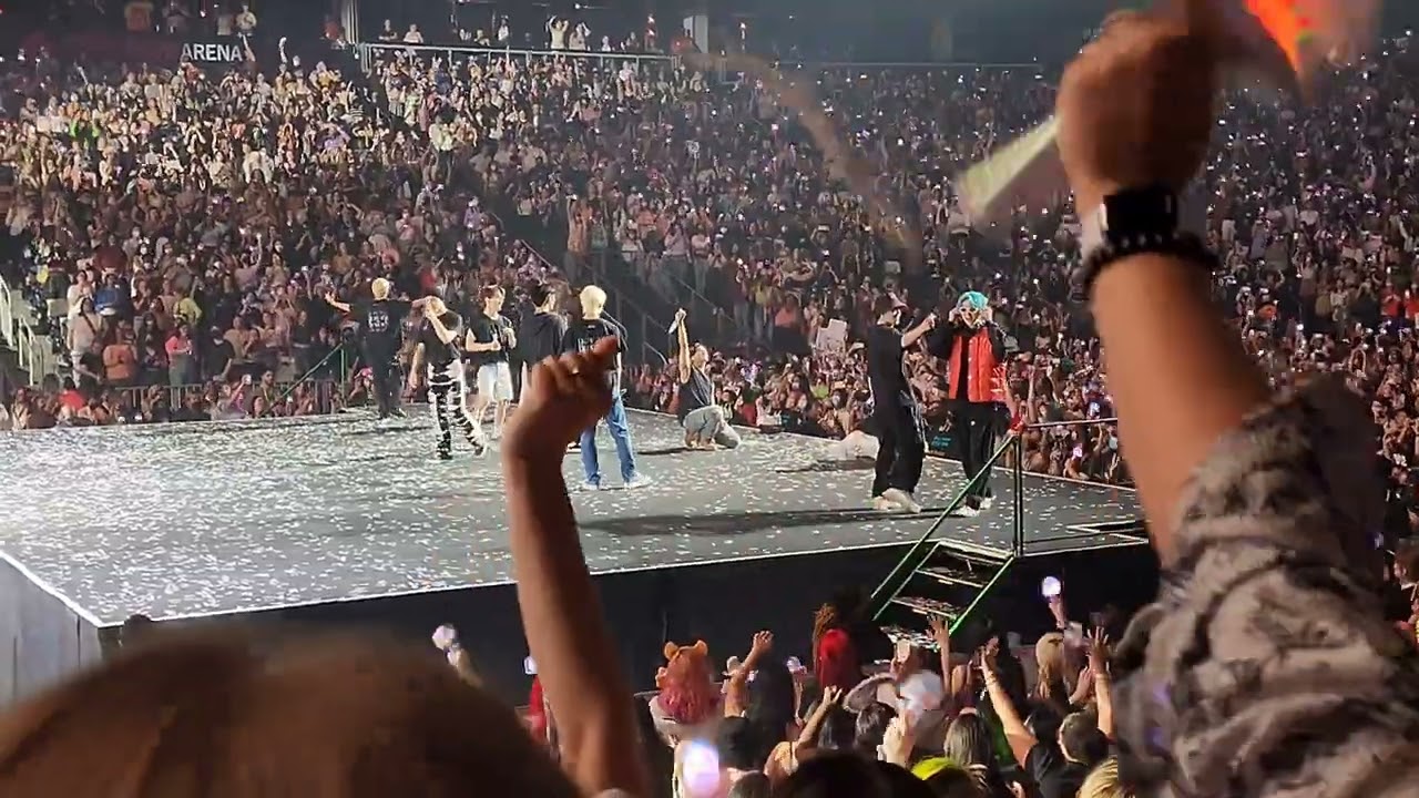 세븐틴 Seventeen Snapshoot fancam in Atlanta ending stage
