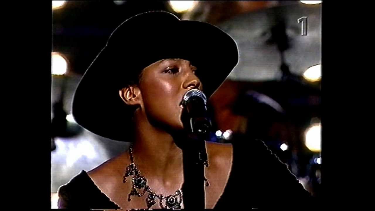 Jessica Folker The name of the game  (Live Abba The Tribute).mp4