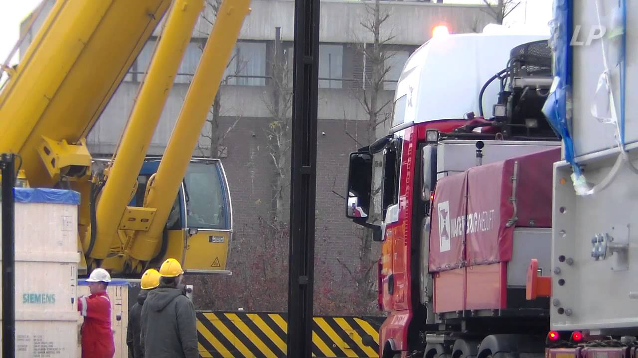 Convoi Exceptionnel in Hengelo - Gasturbine van Siemens (30-11-12)