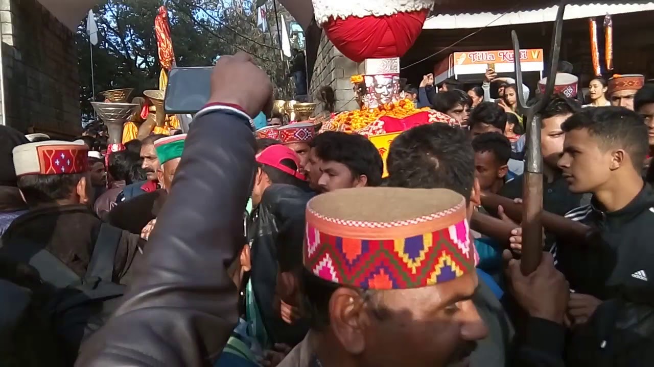HuRaNg NaRayAn ji or bithu NaRayAn ji shivratri me amnai samnai  miltai h madhorai temple kai bahar
