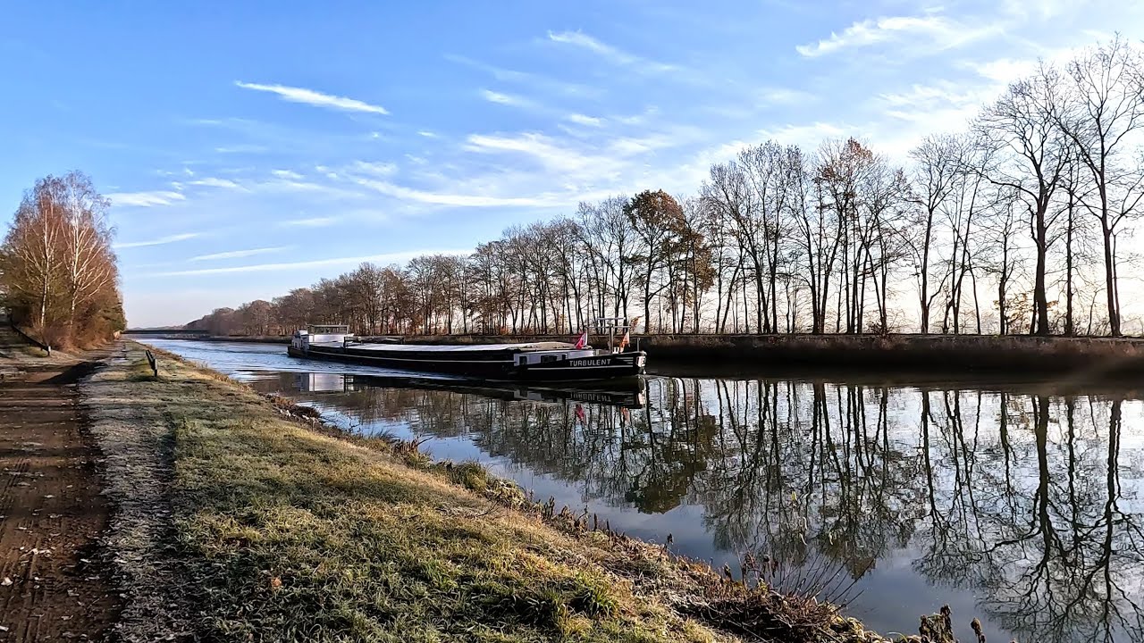 Frost, cold and barges on the Mittelland Canal