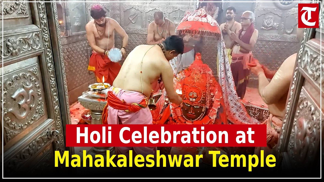 Devotees celebrate evening Aarti, priests play Holi with Baba Mahakal at Mahakaleshwar Temple