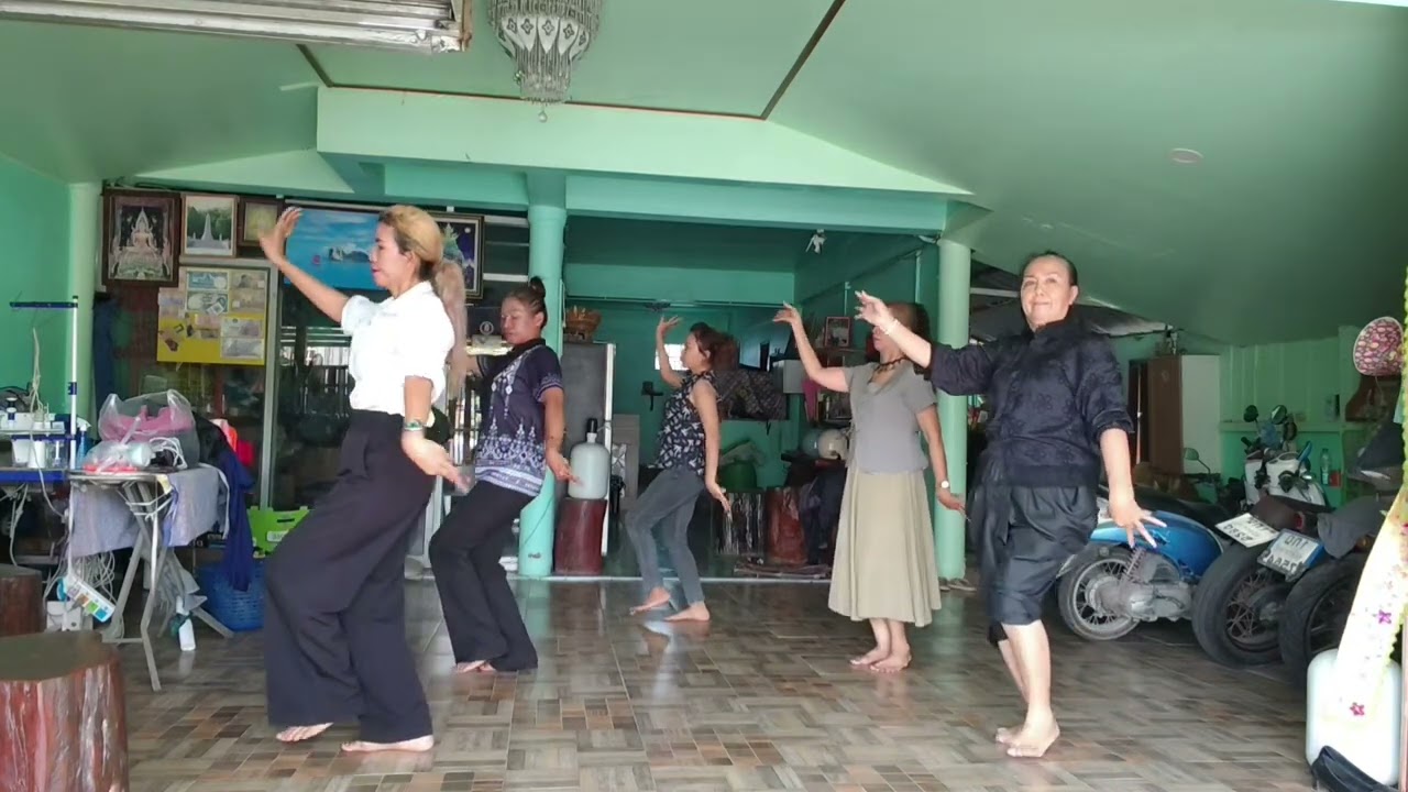 ซ้อมรำ  เพลงฟ้อนอวยพร