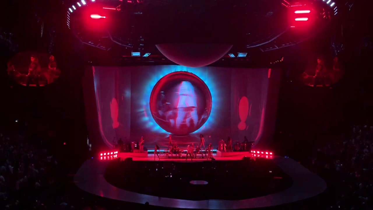 Ariana Grande - ‘raindrops’ + ‘God is a woman’ + ‘bad idea’ Live at Sweetener World Tour