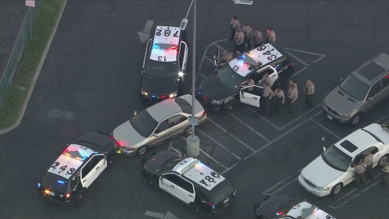 Pursuit suspects arrested after standing off with deputies in Compton