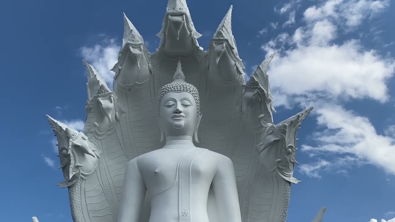 พระพุทธรูปปางนาคปรกองค์ใหญ่ที่สุดในไทย อยู่บนเขาดอยพระบาทรายล้อมด้วยธรรมชาติ วัดสามัคคีบัญยาการาม