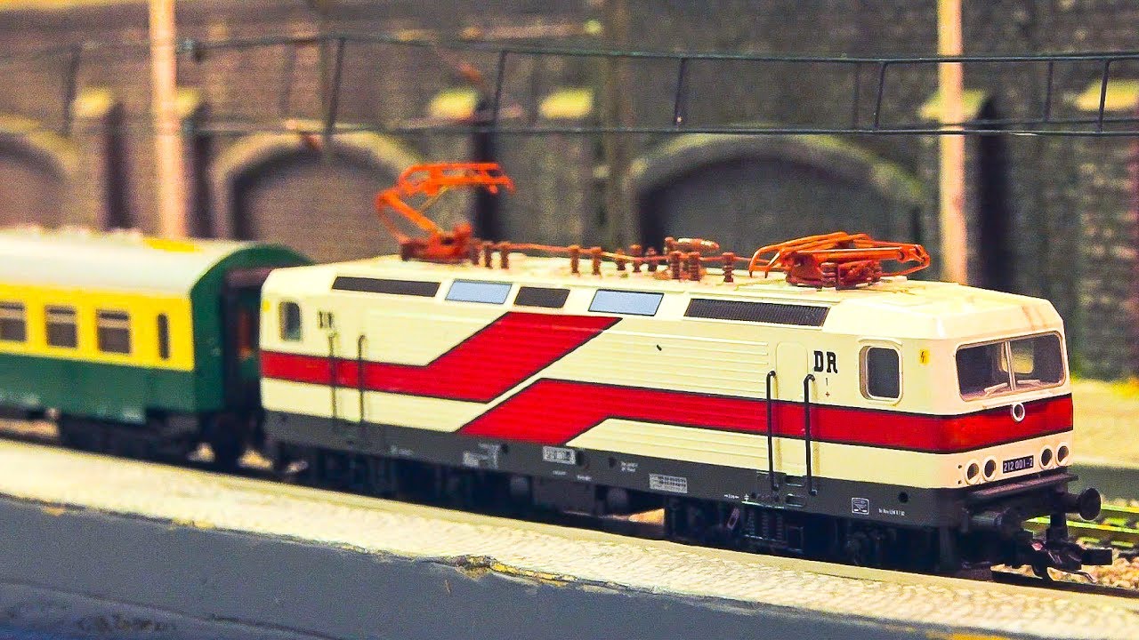 STUNNING MODEL RAILROAD RAILWAY SIZE TT SCALE 1:120*MODEL LOCOMOTIVES*MODEL TRAIN