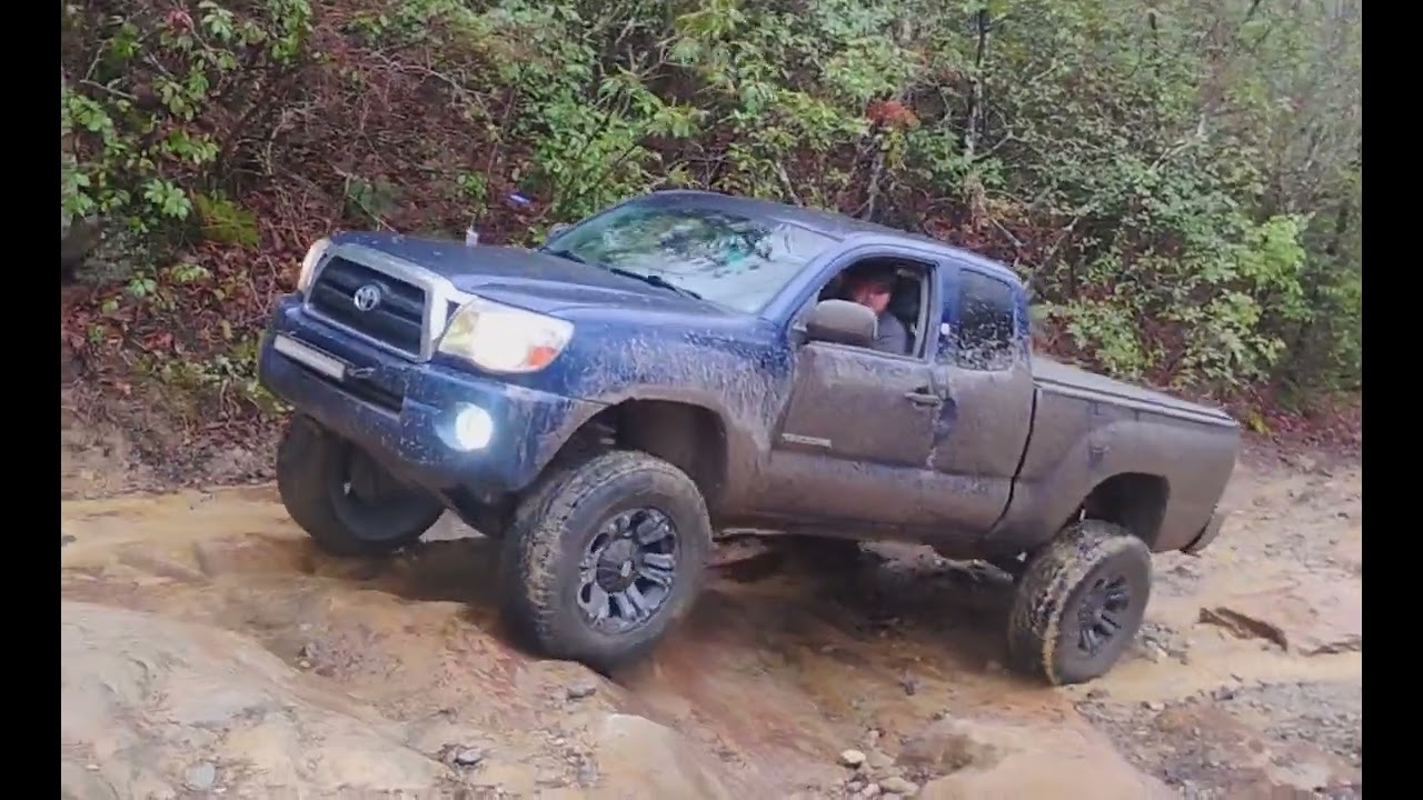 Toyotas at Tacket Creek @LinwoodOff-RoadAdventures 