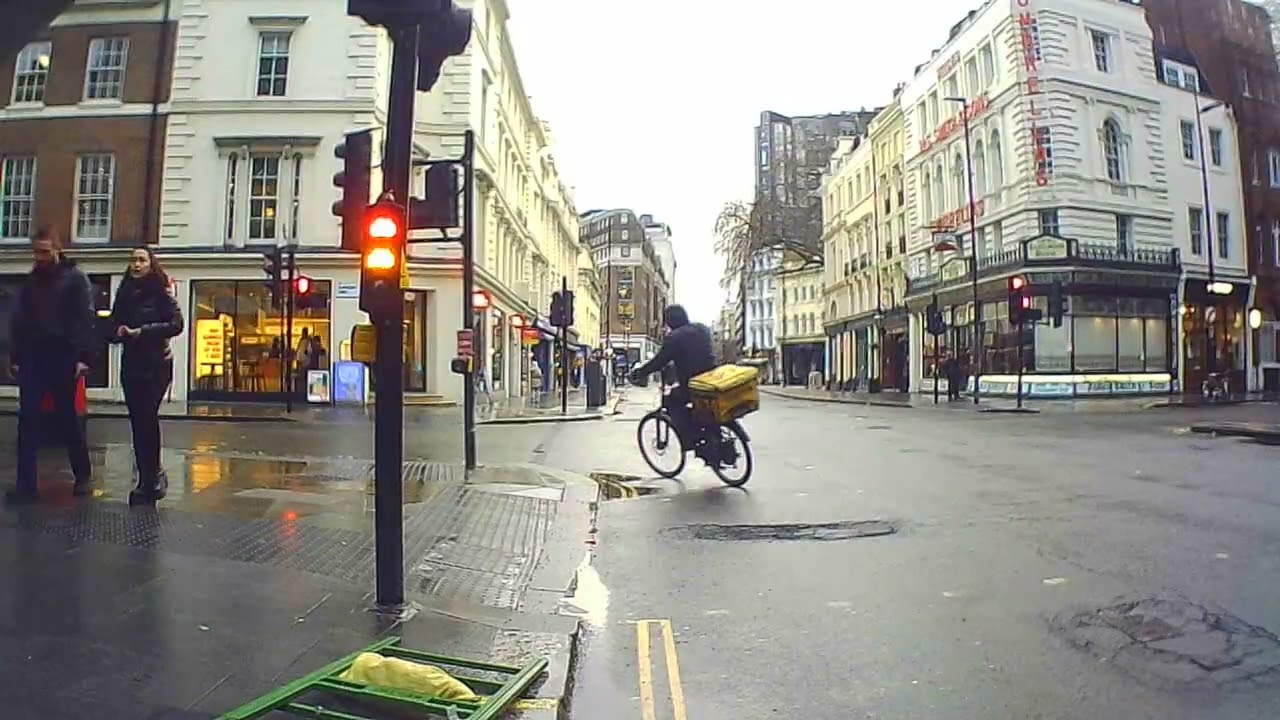 MOVI0015 260125 0910 Oxford St - Kingsway